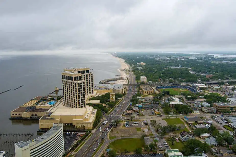 Distance between here and Biloxi, Mississippi