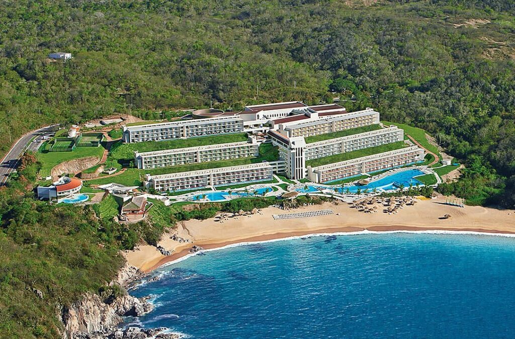 Top Huatulco All-Inclusive Resorts for Families